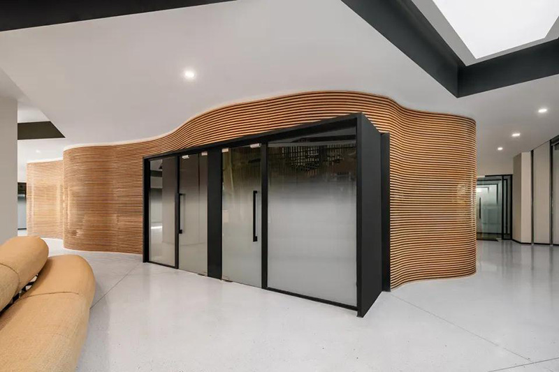 竹結(jié)構(gòu)的會議室